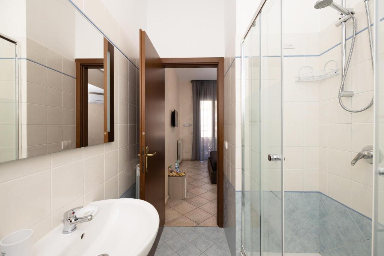 Готель Roma Marine House Лідо-ді-Остія Екстер'єр фото