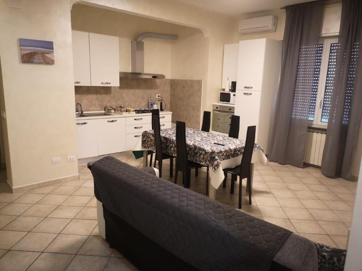 Готель Roma Marine House Лідо-ді-Остія Екстер'єр фото